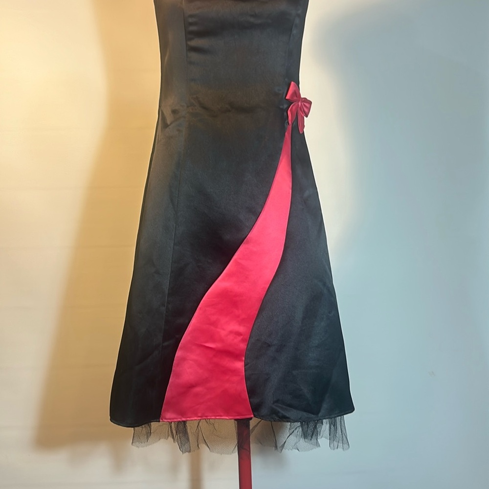 Jessica McClintock 90’s strapless cocktail party dress.